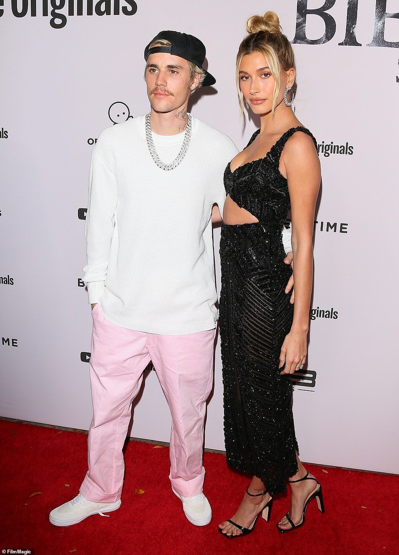  Justin Bieber và bà xã Hailey Baldwin vừa mạnh tay chi khoản tiền "khủng" gần 26 triệu USD để tậu một căn biệt thự sang trọng ở Mỹ.