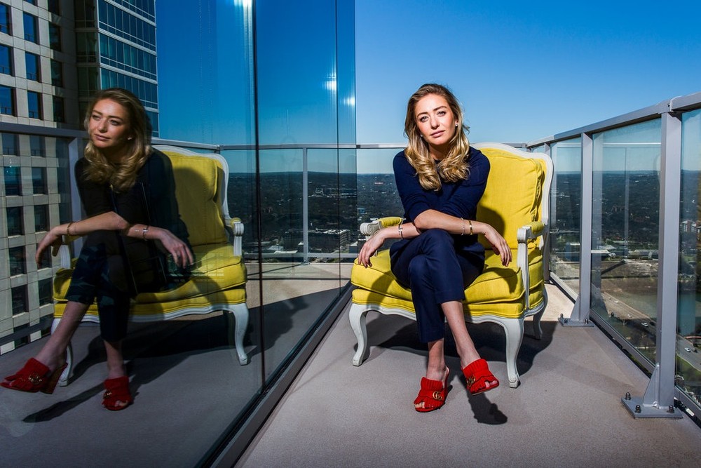 Whitney Wolfe Herd được Forbes công nhận là nữ tỷ phú tự thân trẻ tuổi nhất thế giới. Nữ CEO 31 tuổi sở hữu 1,5 tỷ USD. Ảnh: New York Times.