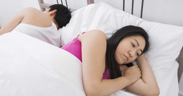 Sau mỗi lần kết thúc "cuộc yêu", chồng tôi đều nhắn tin kể với bạn bè