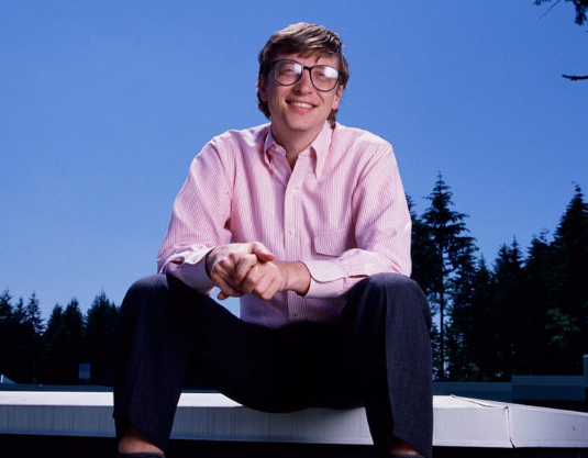 Bill Gates thích tán tỉnh vợ người khác, thường đến câu lạc bộ thoát y