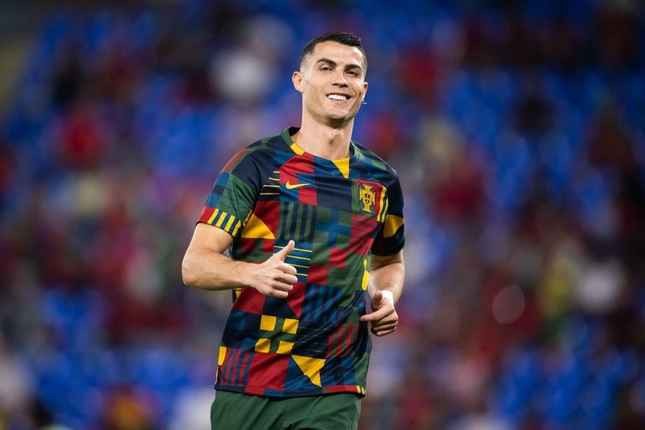 Cristiano Ronaldo đã trở thành cầu thủ đầu tiên ghi bàn tại 5 kỳ World Cup (2006, 2010, 2014, 2018 và 2022). Anh cũng giữ kỷ lục là người trẻ nhất ghi bàn cho đội tuyển quốc gia tại World Cup 2006 khi mới 21 tuổi 132 ngày.