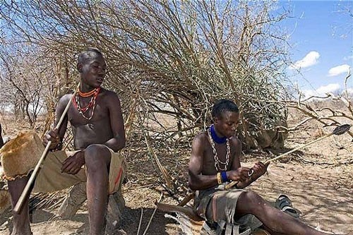  Gần 1.000 cư dân Hadza sống quanh vùng núi Kidero, cạnh hồ Eyasi ở phía Bắc nước Tanzania, Đông Nam châu Phi là một trong những  bộ tộc cổ xưa nhất thế giới. Ảnh minh họa.    