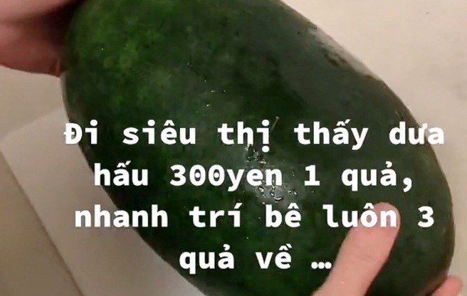 Mua dưa hấu rẻ bèo tại Nhật, thanh niên “ngậm đắng nuốt cay” 