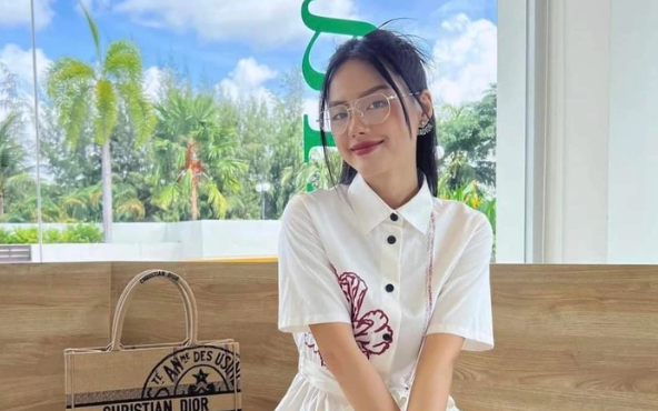 "Cô em Trendy" Khánh Linh xác nhận chia tay bạn trai doanh nhân