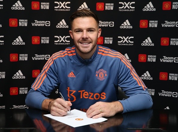  Jack Butland (Crystal Palace sang Man United): Thủ môn sinh năm 1993 gia nhập "Quỷ đỏ" dưới dạng cho mượn đến cuối mùa giải 2022/23, không kèm điều khoản mua đứt. Dù cơ hội ra sân không nhiều, Butland vẫn có cơ hội giành danh hiệu đầu tiên trong sự nghiệp cùng CLB chủ sân Old Trafford.