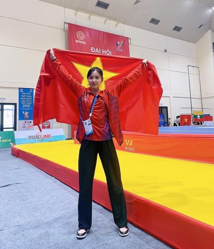 Đặng Tiểu Bình (biệt danh Nana) sinh năm 2000 tại Hà Nội, từng giành 2 HCĐ Wushu Việt Nam tại SEA Games 31.