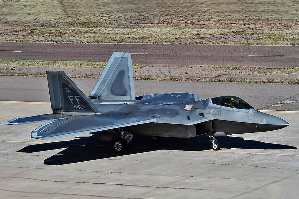 Tờ Business Insider của Mỹ cho biết, các  tiêm kích F-22 Raptor của nước này, là loại máy bay chiếm ưu thế trên không hiện đại bậc nhất thế giới, nhưng gần như đã rơi vào trạng thái tuyệt chủng.