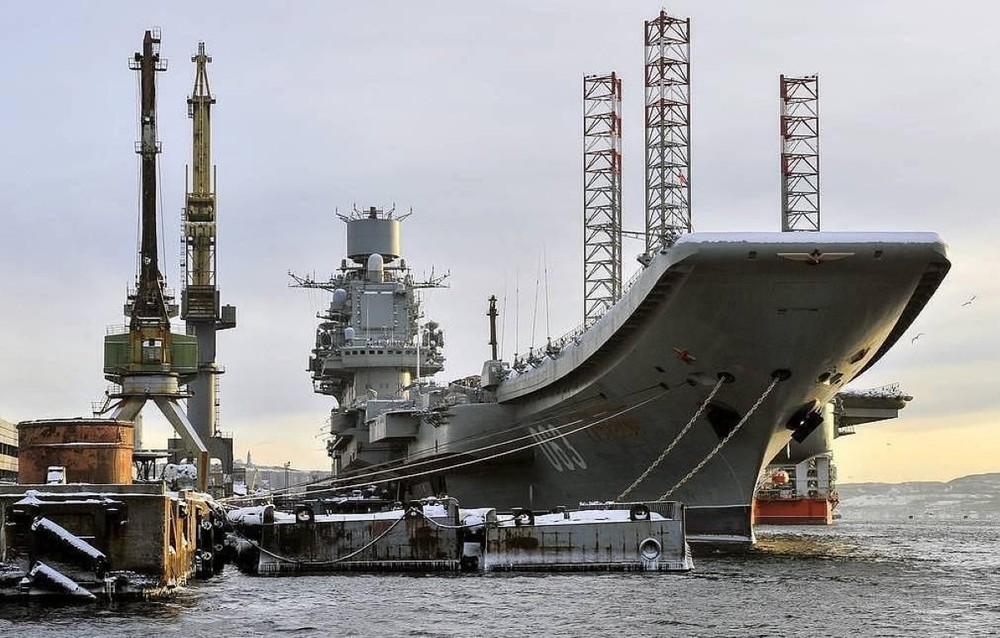  Tàu sân bay Đô đốc Kuznetsov của Hải quân Nga hiện vẫn đang nằm tại Nhà máy sửa chữa tàu biển ở Murmansk để đại tu theo kế hoạch.