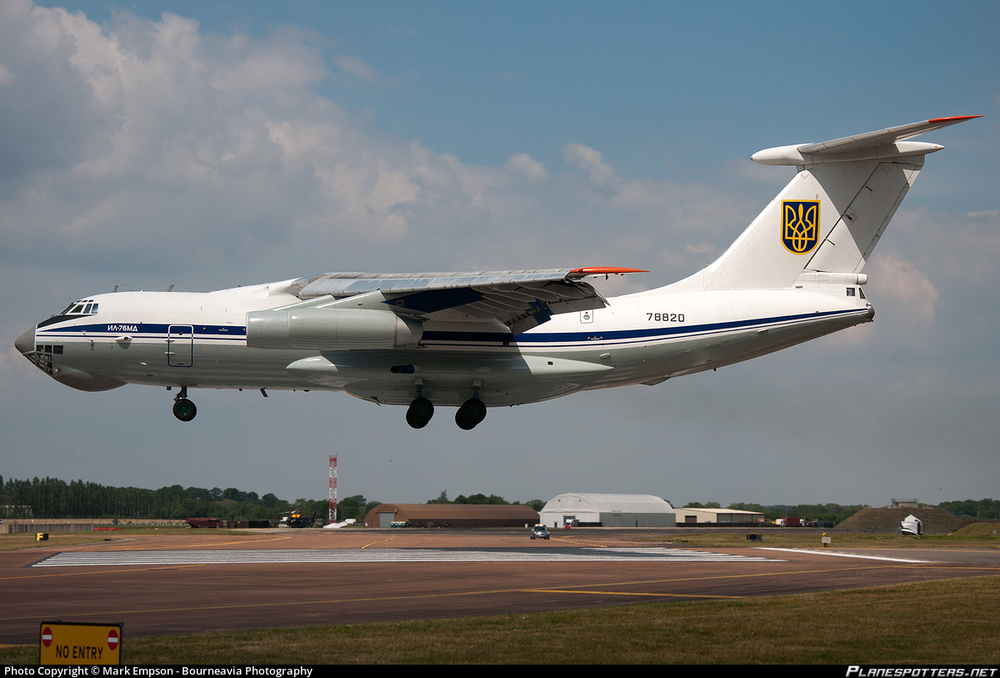 Truyền thông Nga cho biết, một  vận tải cơ Il-76 của Ukraine, đã bị cướp khi đang đậu tại phi trường quốc tế Kabul. Nhân chứng cho biết, những kẻ cướp được trang bị vũ khí nóng, và chiếc máy bay được cho là đã bay thẳng sang Iran.