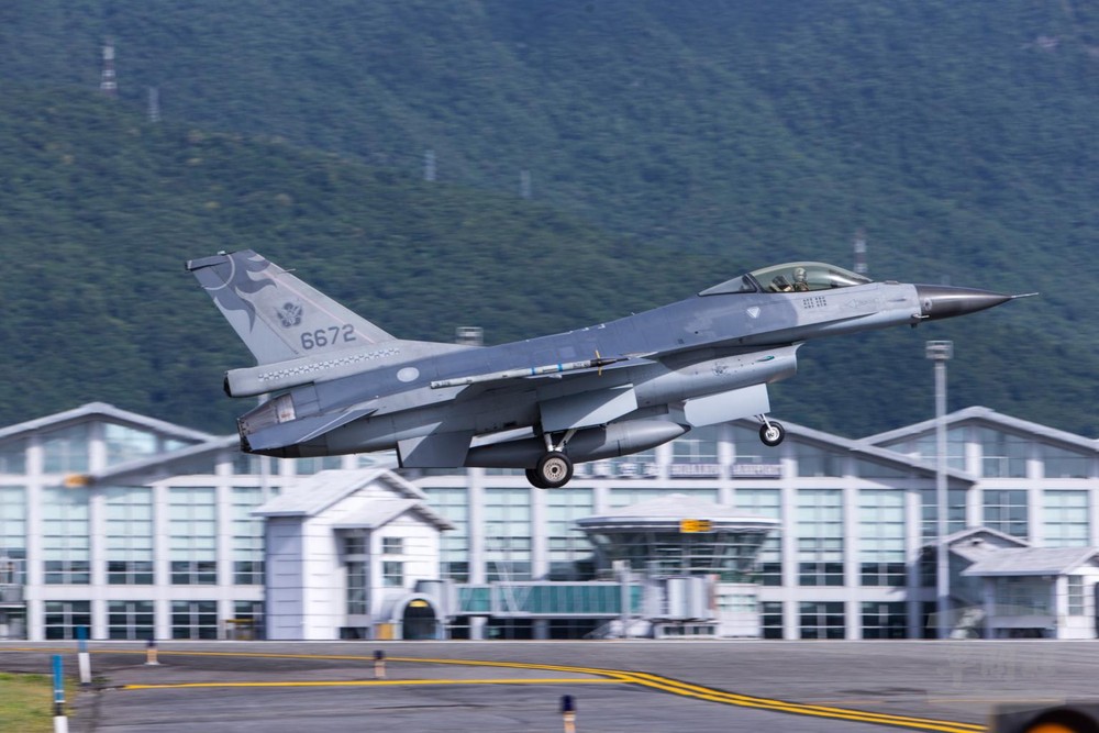 Theo thông tin được tờ Taiwan News đăng tải, một chiếc  chiến đấu cơ F-16 phiên bản F-16V của đảo Đài Loan, vừa mất tín hiệu liên lạc khi bay huấn luyện.