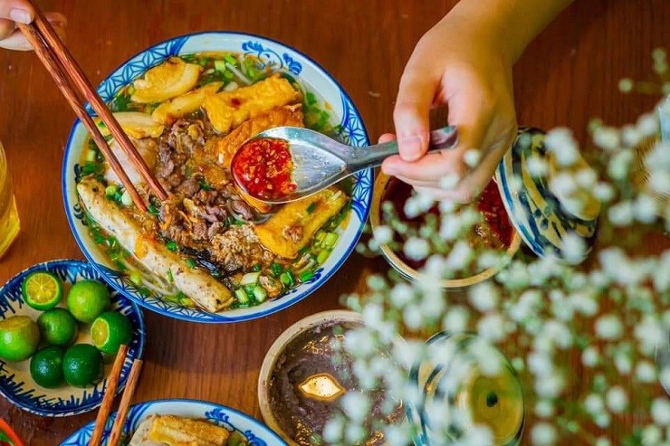 Bún nhà nghèo thành món ăn hút khách ở Hà Nội