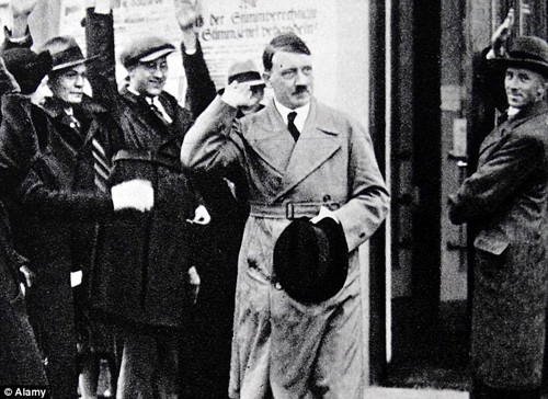 Căn hầm mang tên Fuhrerbunker Berlin là nơi Hitler sử dụng vào đầu năm 1945 như một bản doanh để điều hành quân đội phát xít để chống đỡ sự sụp đổ của Đế chế thứ ba (tức Đức Quốc xã). Nó cũng là nơi đại diện cho sự sụp đổ của đế chế này.