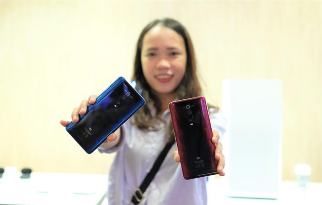 Xiaomi "đẻ" thêm 3 điện thoại giá mềm ở Việt Nam