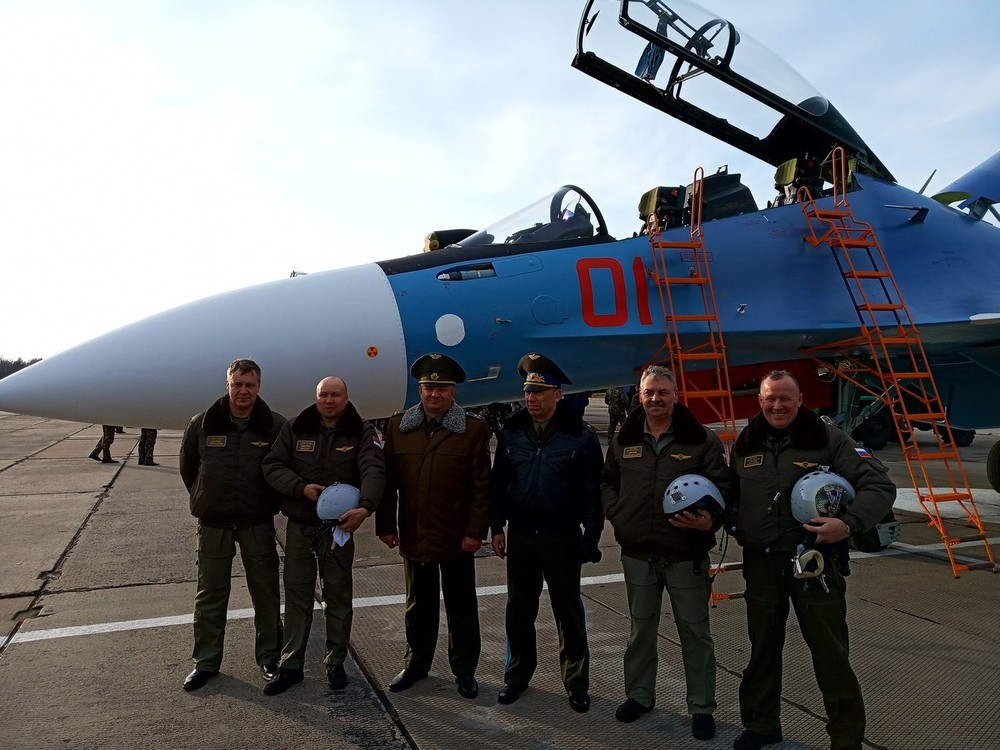 Vào hôm 13/11, Nga đã bàn giao cho Không quân Belarus cặp tiêm kích Su-30SM đầu tiên trong tổng số 12 chiếc mà quốc gia này đặt hàng, chậm gần 1 năm so với kế hoạch.