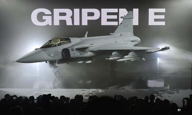 Tiêm kích đa năng hạng nhẹ  JAS-39E Gripen-E là phiên bản nâng cấp mới nhất của dòng chiến đấu cơ JAS-39 nổi tiếng do Tập đoàn công nghiệp quốc phòng Saab của Thụy Điển chế tạo.