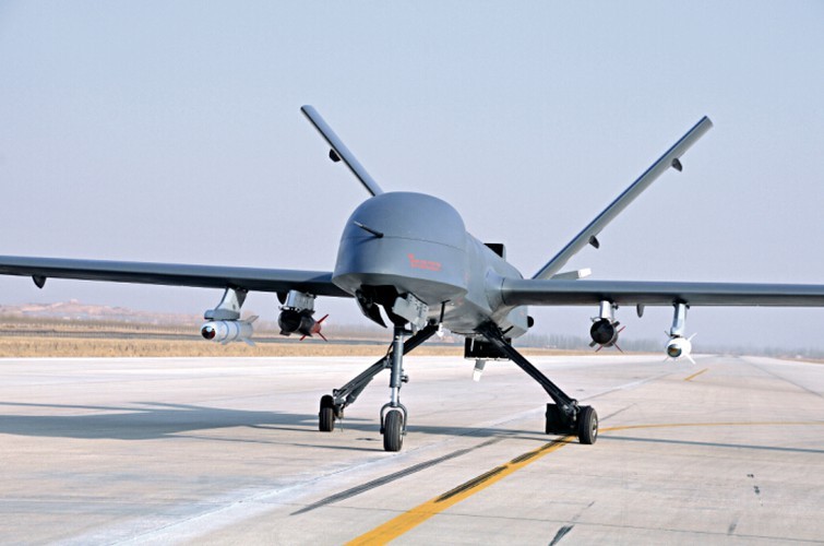  UCAV CH-4 từng được coi là phiên bản Trung Quốc của UCAV Mỹ MQ-1 Predator phát triển bởi General Atomics, tuy nhiên truyền thông nước này luôn khẳng định rằng CH-4 vượt trội hơn về mọi mặt.