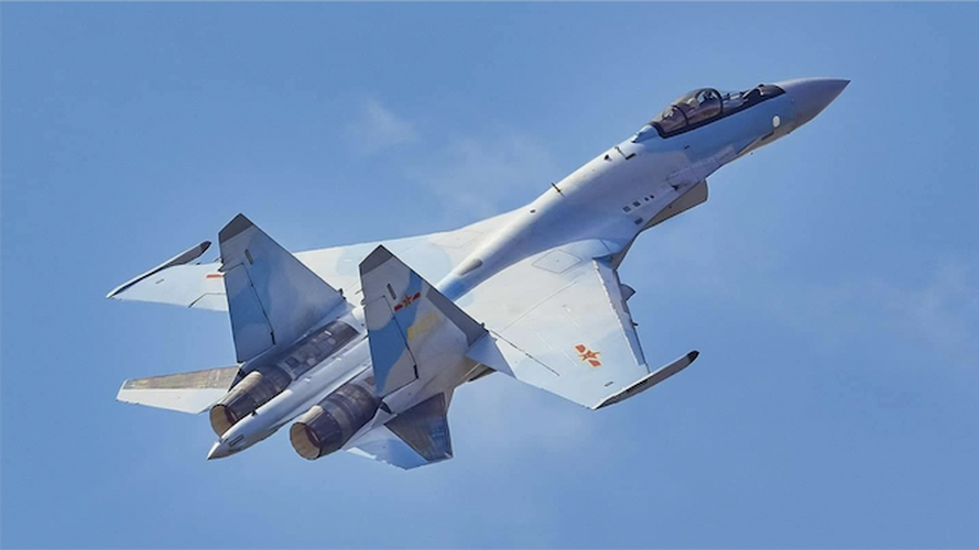 Hiện nay Trung Quốc là khách hàng nước ngoài duy nhất của tiêm kích đa năng thế hệ 4,5 Su-35S của Nga, họ đã nhận tổng cộng 24 chiếc thuộc phiên bản Su-35SK.