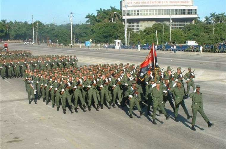  Quân đội Cuba hay có tên gọi đầy đủ là Lực lượng Vũ trang Cách mạng Cuba chính thức thành lập năm 1960 gồm các thành phần lục quân, phòng không – không quân, hải quân và dân quân.