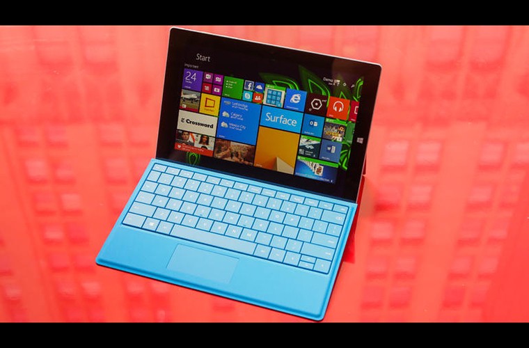  Microsoft Surface 3 không còn chạy Windows RTnhư người tiền nhiệm, thay vào đó là hệ điều hành Windows 8.1, và cho phép người dùng nâng cấp lên Windows 10 ngay trong năm nay.