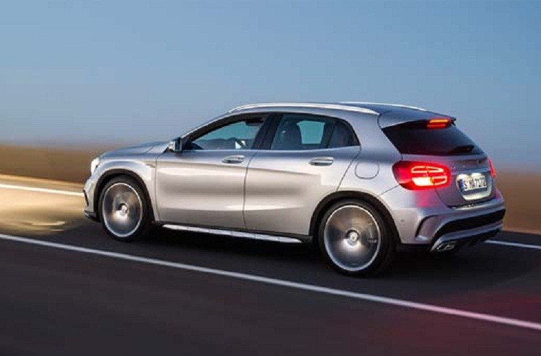  1. Mercedes GLA45 AMG: Chiếc xe này có thiết kế và tính năng được tạo ra bởi các kỹ sư không hề có kinh nghiệm làm việc. Một bước hụt nặng cho AMG và GLA.