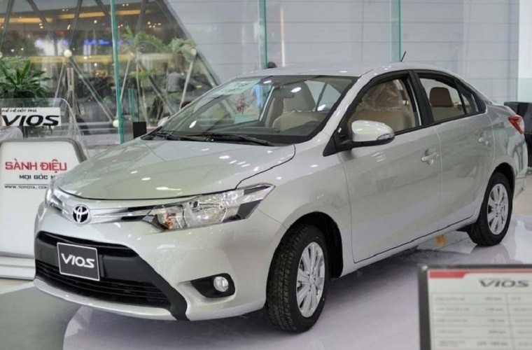 1.  Toyota Vios : 1.106 xe​. Mẫu xe sedan cỡ nhỏ của Toyota tiếp tục khẳng định được vị thế của mình tại thị trường Việt Nam. Vios đồng thời cũng là chiếc xe bán chạy nhất trong năm 2014. ​