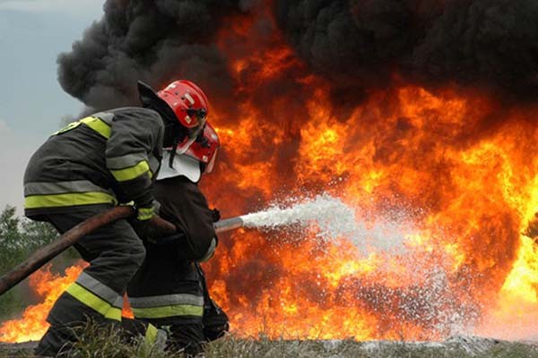 1. Lính cứu hỏa. Tuy rằng, đây là công việc nguy hiểm khi luôn phải lao vào những nơi đổ lửa song tỷ lệ tử vong của nhân viên cứu hòa chỉ là 2,5 trên tổng số 100.000 người. Nhân viên cứu hỏa cũng có tuổi thọ cao hơn các nghành nghề khác, xếp thứ 2 sau cảnh sát. Tuổi thọ trung bình của nhân viên cứu hỏa ở Mỹ là 79 tuổi.