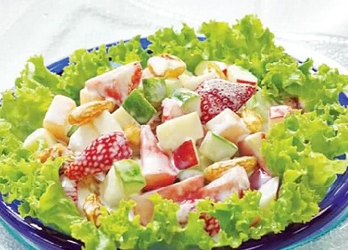 Hầu hết các món salad rau củ đều chứa hàm lượng dinh dưỡng cao trong khi lại cung cấp ít calo – phù hợp cho  nỗ lực giảm cân đón 20/10.