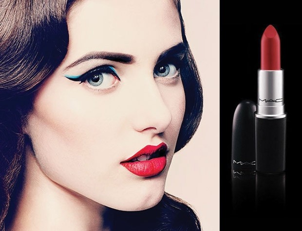 MAC RUBY WOO được xem là một trong những huyền thoại của son đỏ. Son của MAC dạng matte lì môi, giữ màu trôi và luôn mang lại vẻ quyến rũ khó cưỡng. Màu sắc của ruby woo đẹp không bàn cãi nhưng điều khiến chị em lo lắng nhất vẫn là những lời đồn đại rằng son của MAC chứa nhiều chì và điều đó có thể gây ảnh hưởng tới làn môi của bạn. Giá cho sản phẩm này bán ở Việt Nam là khoảng 450.000 đồng.