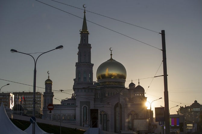  Nhà thờ Hồi giáo Moscow Cathedral Mosque đưọc xây dựng vào năm 1904 và trải qua nhiều lần trùng tu. Ảnh: Quang cảnh bình minh ở khu nhà thờ mới được xây dựng lại và khai trương ngày 23/9.