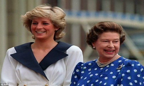 Ảnh hiếm về Công nương Diana và Nữ hoàng Elizabeth II