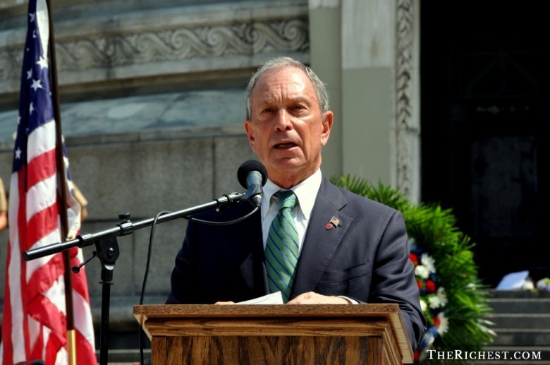 Michael Bloomberg là doanh nhân và  chính trị gia giàu có nhất nước Mỹ, với tổng tài sản 38,1 tỷ USD. Ông từng là Thị trưởng New York trong khoảng thời gian 2002 đến 2013. Bloomberg sở hữu nhiều bất động sản có trị giá trên 10 triệu USD.