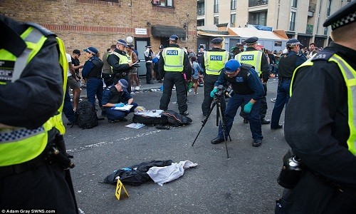 Vụ đâm dao kinh hoàng đã "phủ bóng đen" lên Notting Hill Carnival,  lễ hội đường phố lớn nhất Châu Âu, trong ngày đầu tiên của sự kiện diễn ra tại London (Anh) hôm 28/8.