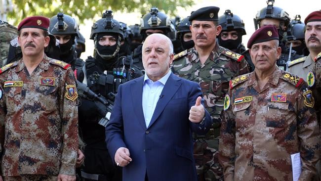 Thủ tướng Iraq Haider al-Abadi ngày 27/8 thông báo, các lực lượng an ninh Iraq đã giải phóng hoàn toàn đảo Khalidiya ở tỉnh Anbar khỏi tay  phiến quân IS. Ảnh: Thủ tướng Iraq al-Abadi (giữa) đứng cùng các tướng quân đội và lực lượng chống khủng bố ở thủ đô Baghdad hôm 9/7. (Nguồn PressTV).