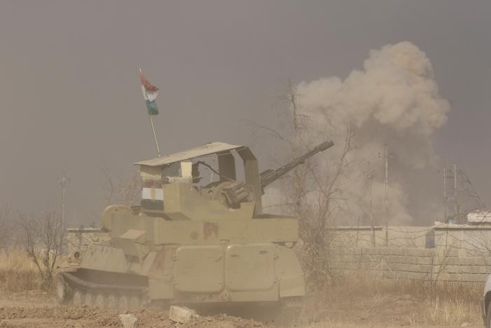 Ngày 7/11, 2.000 chiến binh Peshmerga của người Kurd đã tràn vào thị trấn Bashiqa, cách trung tâm thành phố Mosul khoảng 15 km về phía đông, nhằm quét sạch  phiến quân IS ra khỏi thị trấn này.