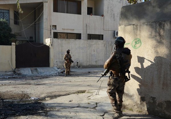 Quân đội Iraq và các chiến binh Peshmerga của người Kurd tiếp tục giành lại quyền kiểm soát thêm nhiều khu vực trong và xung quanh  thành phố Mosul từ tay phiến quân IS.