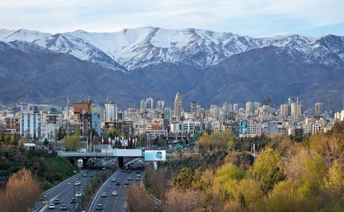 Thủ đô Tehran là một trong  những địa danh nổi tiếng ở Iran. Tehran tập trung nhiều công viên như Park-e-Jamshidieh, Park-e-Mellat và Cung điện Golestan, Niavaran, Tháp Azadi nổi tiếng, Viện bảo tàng Quốc gia Malik,…