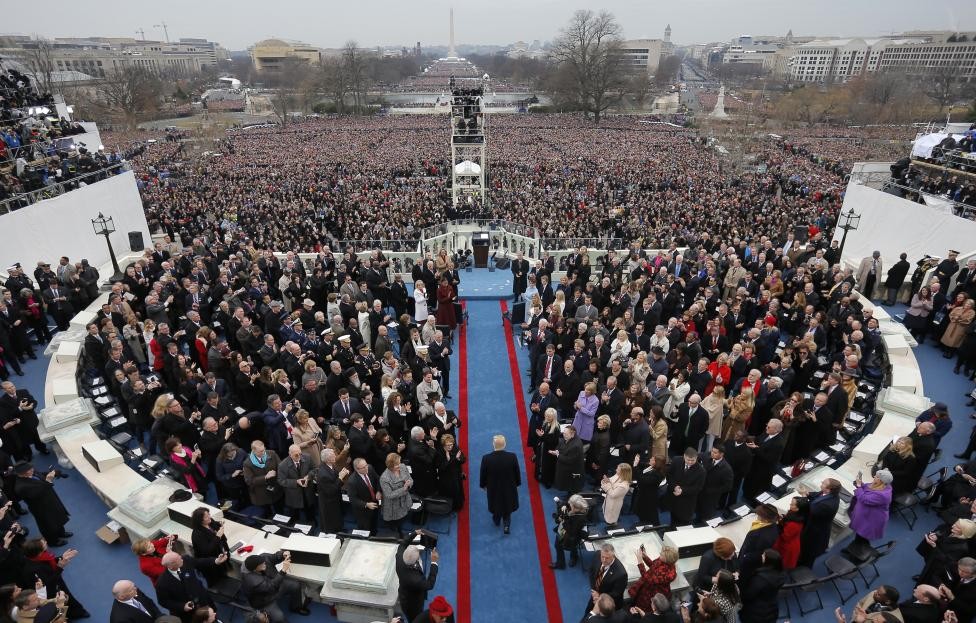 Ngày 20/1: Ông Donald Trump tuyên thệ nhậm chức tại Điện Capitol, chính thức trở thành Tổng thống thứ 45 của nước Mỹ. Ảnh: Reuters.