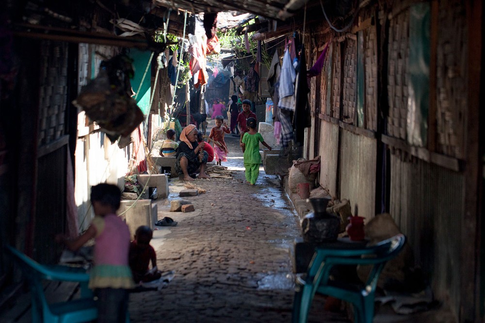  Người tị nạn Rohingya phải đối mặt với điều kiện sống đầy khó khăn trong khu trại Leda tồi tàn ở Teknaf, Cox’s Bazar, Bangladesh.