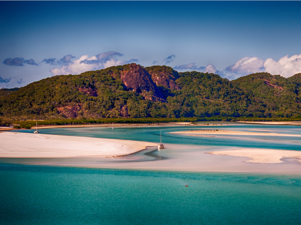 Bãi biển Whitehaven ở đảo Hamilton của Australia là một trong những  bãi biển nhiệt đới tuyệt vời nhất hành tinh.