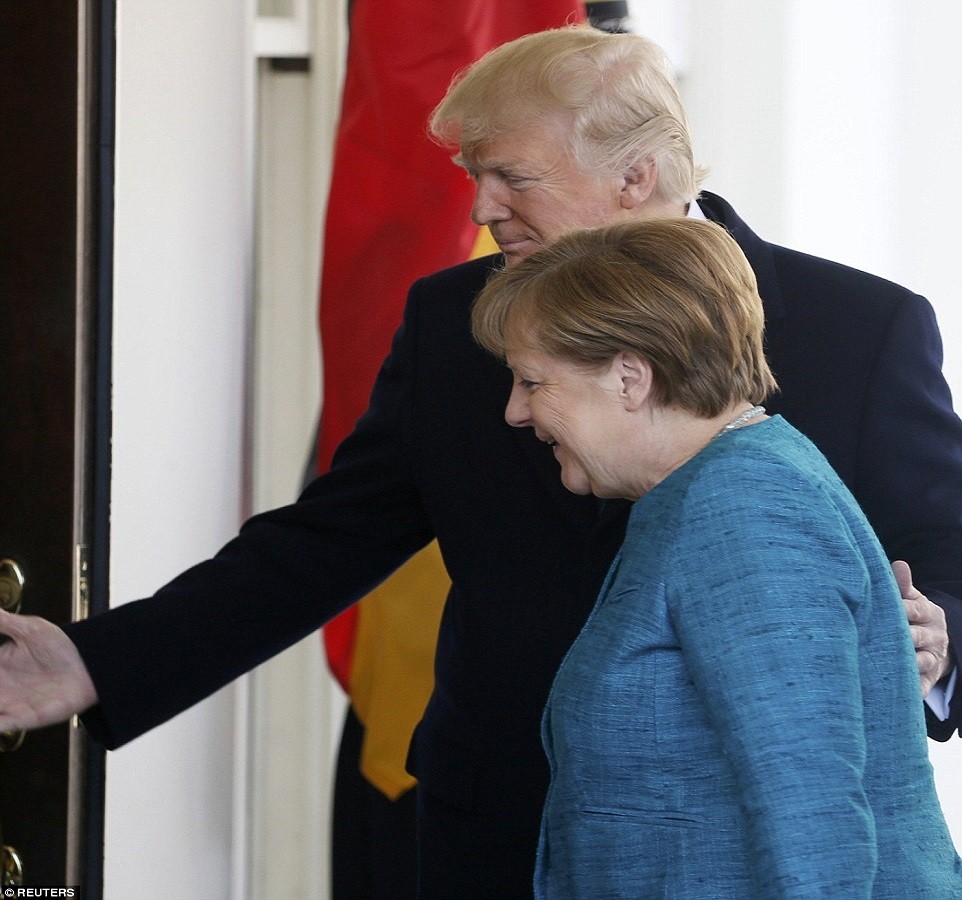 Ngày 17/3,  Tổng thống Mỹ Donald Trump đã đón tiếp Thủ tướng Đức Angela Merkel tại Nhà Trắng. Được biết, đây là lần đầu tiên Thủ tướng Đức Merkel thăm Mỹ kể từ khi ông Trump chính thức nhậm chức hồi tháng 1/2017.