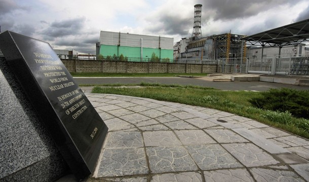  Thảm họa hạt nhân Chernobyl xảy ra vào ngày 26/4/1986 khi nhà máy điện nguyên tử Chernobyl ở Pripyat, Ukraine, bị nổ. Theo Ủy ban Điều tiết Hạt nhân Mỹ (NRC), 28 công nhân làm việc tại nhà máy Chernobyl đã tử vong trong vòng 4 tháng sau khi vụ nổ xảy ra. Ảnh: List25.