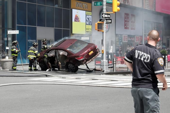 Reuters đưa tin, vụ  xe đâm chết người ở Quảng trường Thời đại xảy ra tại thành phố New York vào ngày 18/5 (giờ địa phương). Ảnh: Reuters.