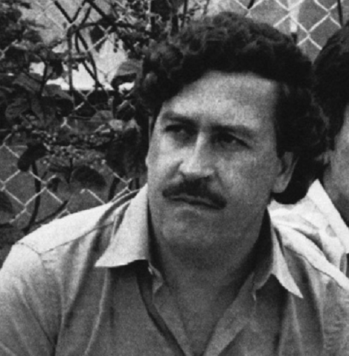  Trùm ma túy Pablo Escobar được  cho là chịu trách nhiệm về cái chết của khoảng 4.000 người, trong đó có nhiều cảnh sát và nhà báo,… Ảnh: ATI.