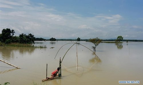 Tình trạng  ngập lụt nghiêm trọng ở Ấn Độ xảy ra do mưa lớn kéo dài từ tuần trước tại nhiều khu vực ở miền đông bắc nước này. Ảnh: THX.