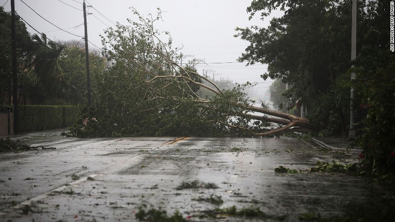  Siêu bão Irma mang theo những cơn mưa lớn và sức gió giật mạnh lên tới hơn 200 km/h đã đổ bộ vào bang Florida hôm 10/9 (giờ địa phương). Ảnh: CNN.