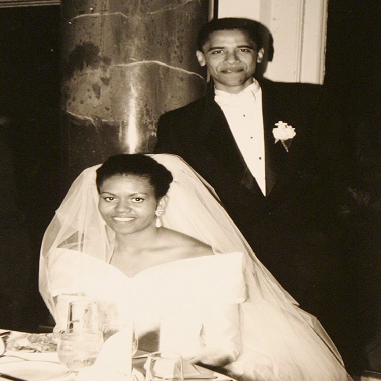 Cựu  Tổng thống Obama và phu nhân, Michelle Obama, kết hôn vào ngày 3/10/1992. Sau 25 năm chung sống, cuộc hôn nhân của họ vẫn vô cùng hạnh phúc và khiến nhiều người ngưỡng mộ. Ảnh: BI.