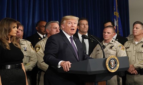 Tổng thống Trump 'né' vấn đề kiểm soát súng trong chuyến thăm Las Vegas