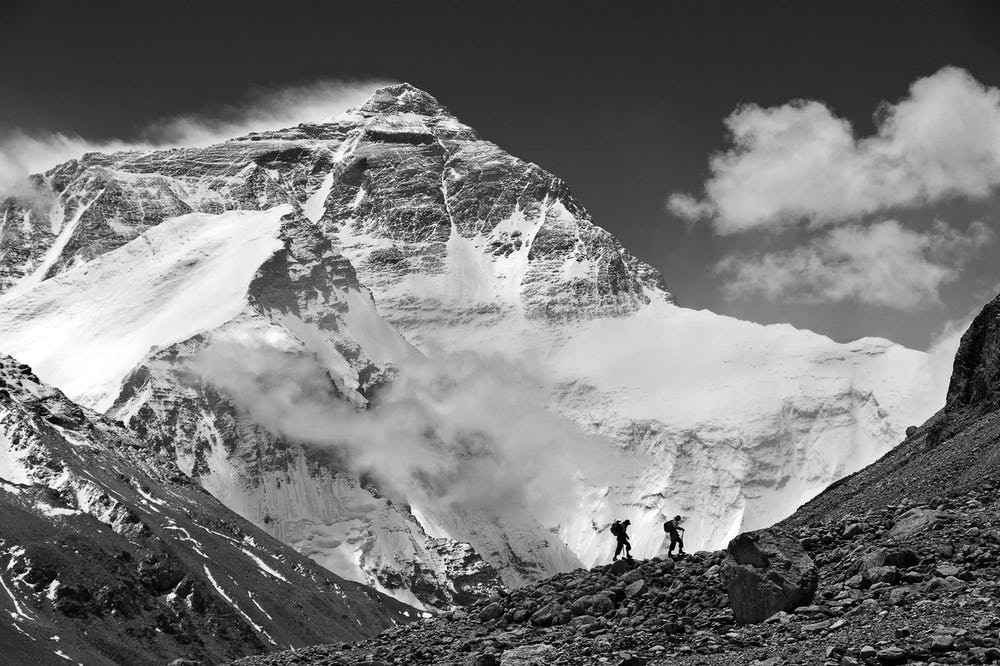 Theo The Richest, hơn 200 người đã chết trên  hành trình chinh phục đỉnh Everest, ngọn núi cao nhất thế giới. Ảnh: The Richest.