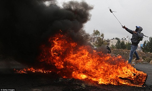 Các cuộc  đụng độ dữ dội giữa những người Palestine và Israel liên tiếp xảy ra khốc liệt hơn trong những ngày qua kể từ sau khi Tổng thống Mỹ Donald Trump công nhận Jerusalem là thủ đô của Israel hôm 6/12. Ảnh: Getty Images.