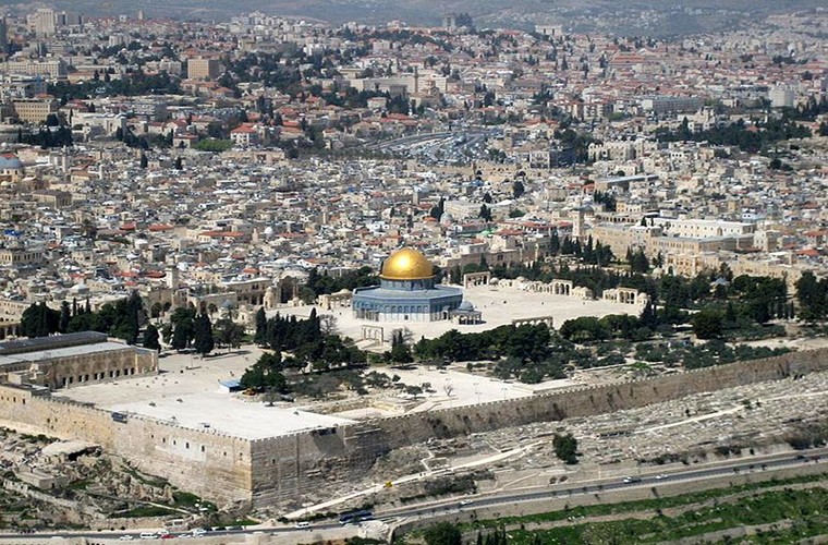 Được thành lập từ khoảng thiên niên kỷ thứ 4 TCN,  thành phố Jerusalem từng hai lần bị phá hủy hoàn toàn trong 23 lần bị vây hãm bởi các thế lực muốn chiếm giữ vùng đất thánh này. Ngoài ra nó còn bị tấn công 52 lần và bị chiếm đi chiếm lại 44 lần. Ảnh: Wikipedia.